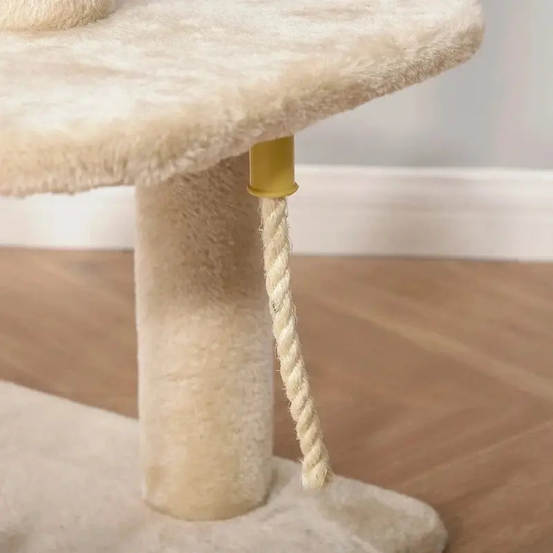 Arbre à chat avec panier