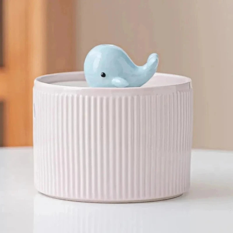 Fontaine à eau chat rose PinkFlow en céramique cannelée avec baleine bleue